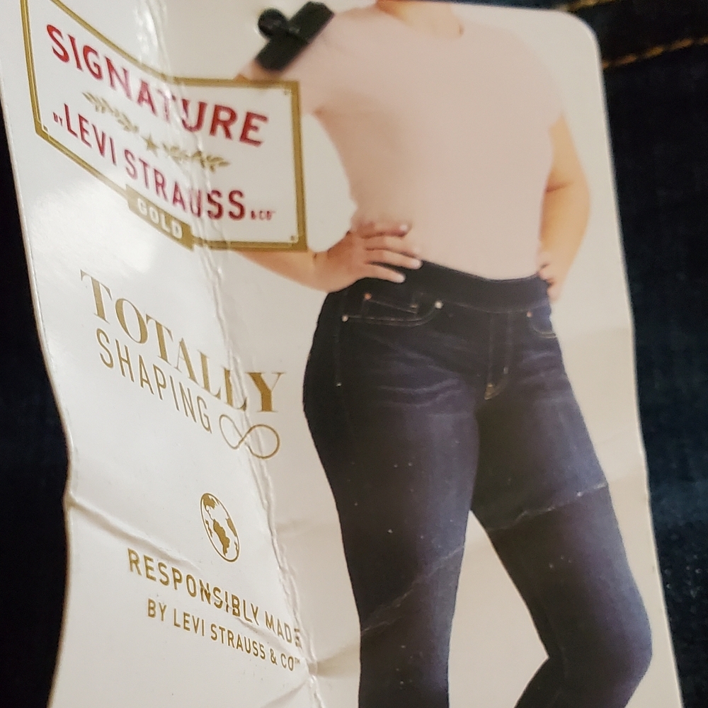 Signature Levi's Strauss Skinny Pull On Jeans Dark Wash